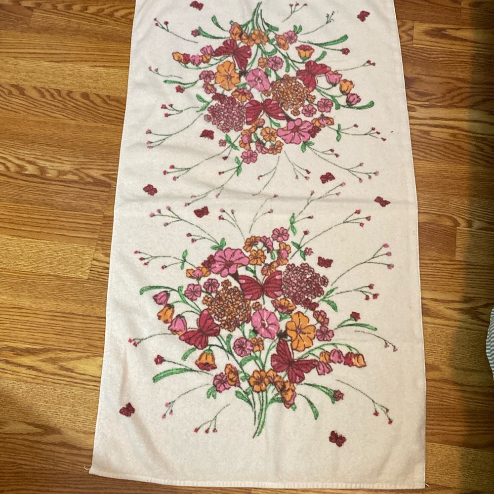 Vintage Dundee Floral Butterfly Bath Towel